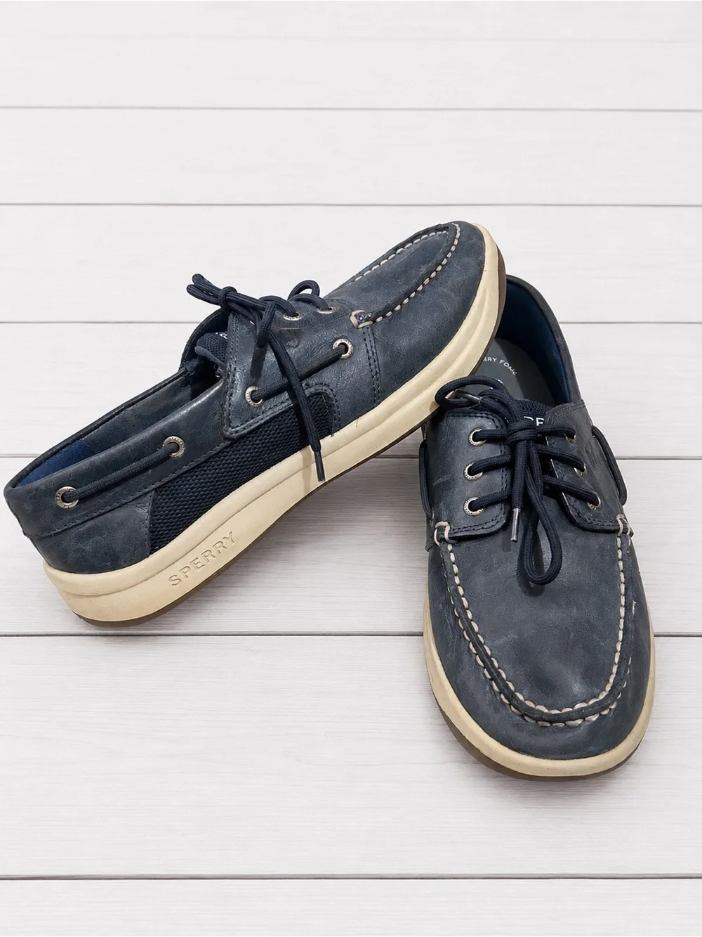 Sperry Men's Dark Blue Leather Boat Shoes with Tan Sole